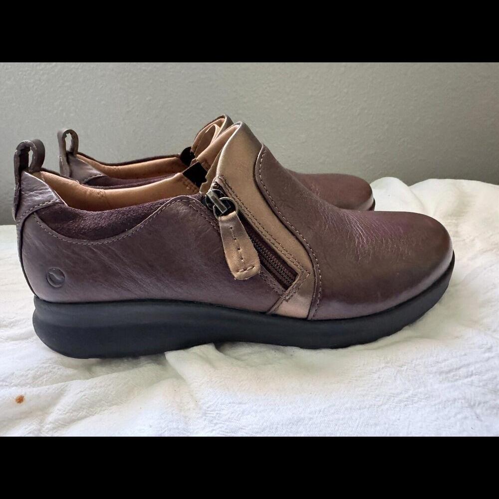 Clarks Comfort Shoes Sz 7 Brown Bronze Leather Side Zip Slip On Loafers NEW